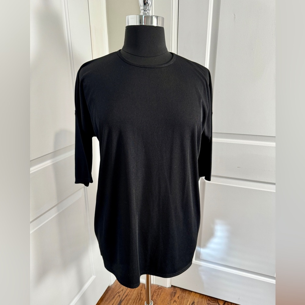 Pretty Little Thing NWT Ribbed Longline Black Tee, Size 18